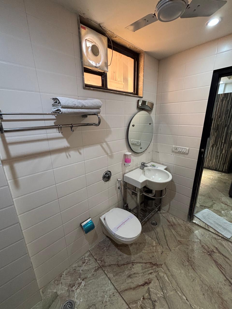 Guest room bathroom