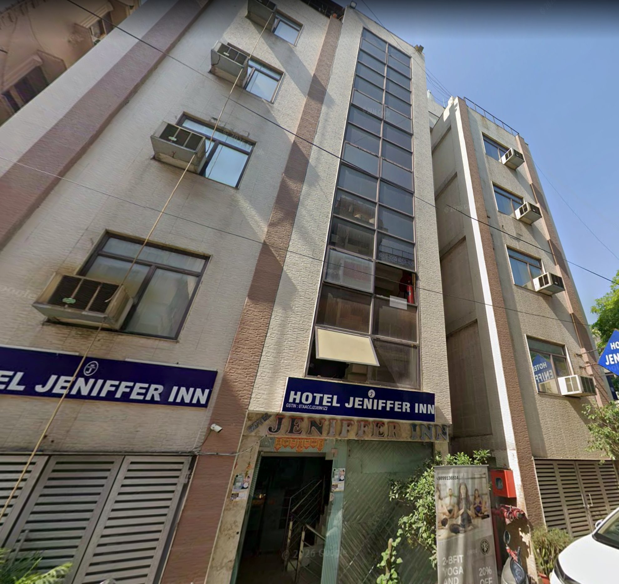 Front of Hotel Jeniffer Inn with the entrance on Channa Market