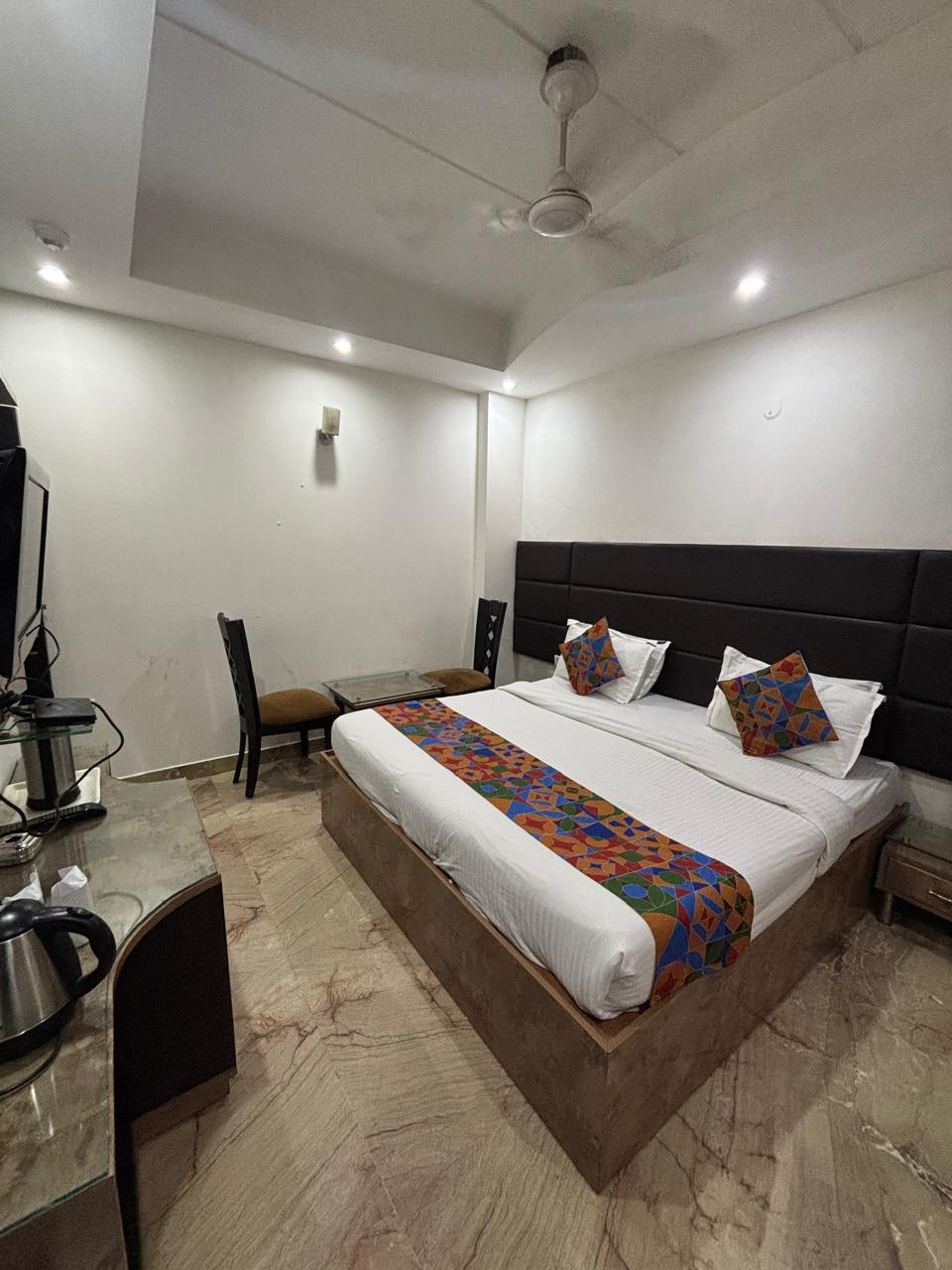 Guest room with colourful décor