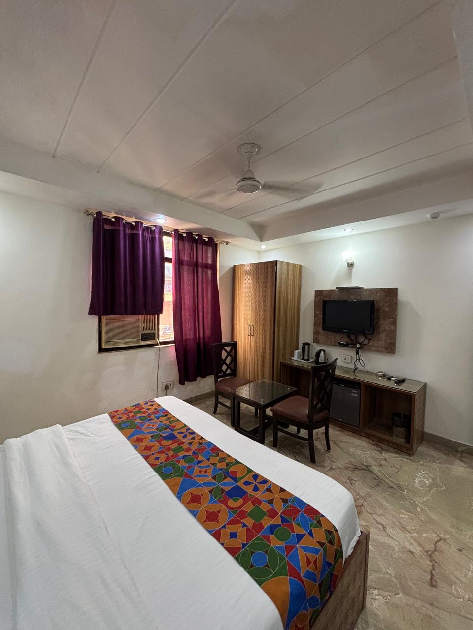 Guest room with purple décor