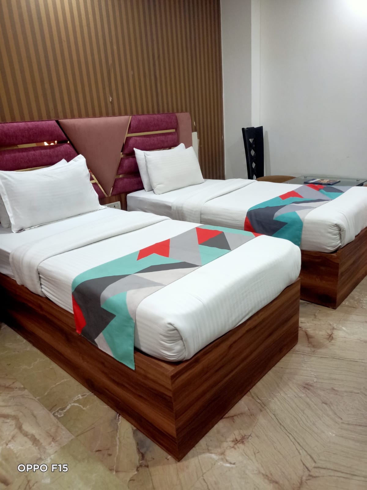 Super Deluxe Twin Room — two single beds with pink headboard