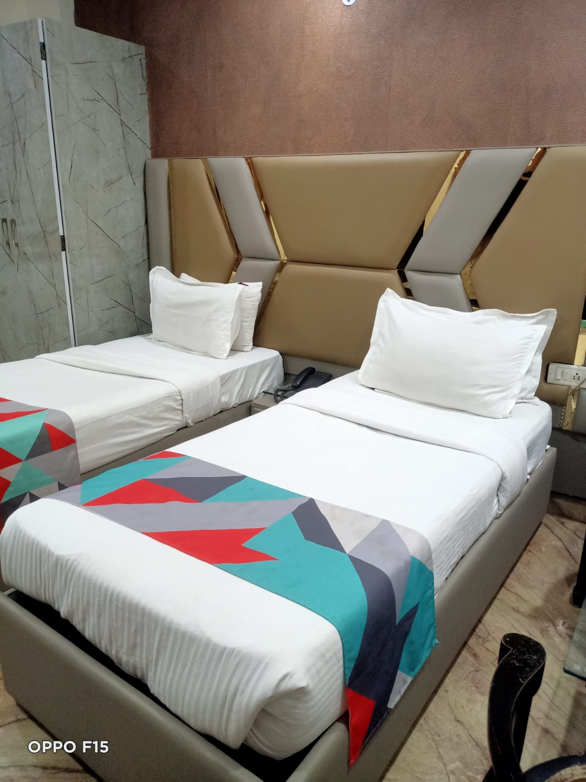 Super Deluxe Twin Room — two single beds and wardrobe